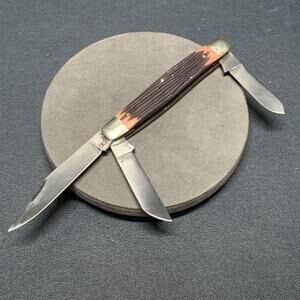 Vintage QUEEN Cutlery 3 Blade Stockman Pocket Knife Folding Blade Made In USA